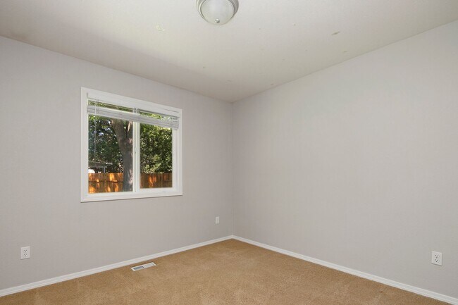 Building Photo - Discover this charming 4-bedroom, 2-bathroom home in Meridian!