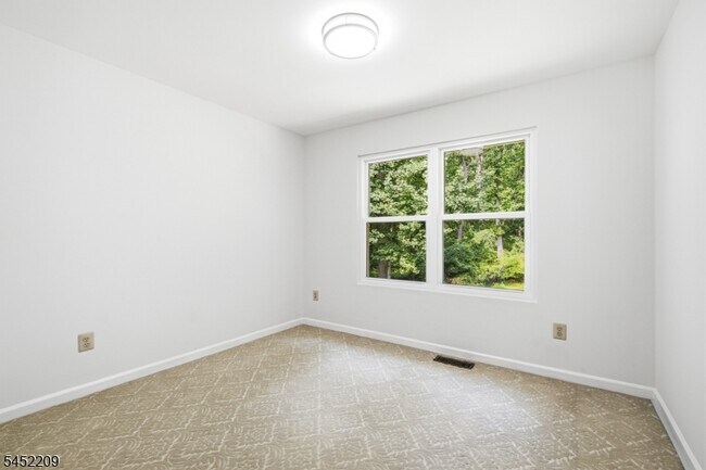 Building Photo - 9 Stirrup Way