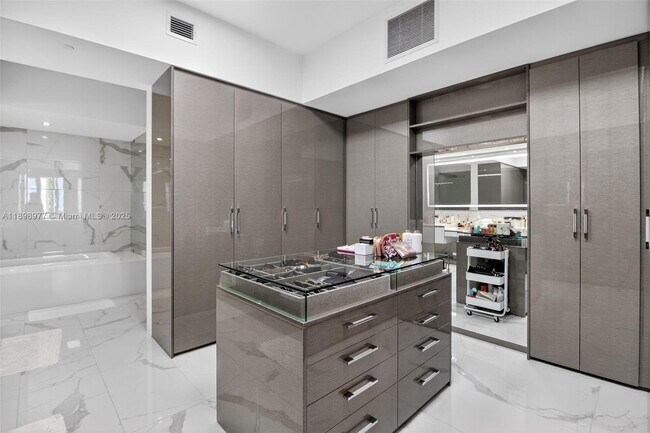 Building Photo - 5000 Island Estates Dr