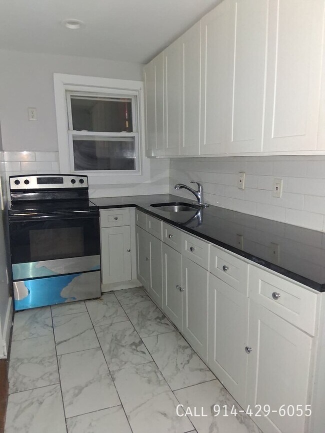 Building Photo - 23 E 4th St