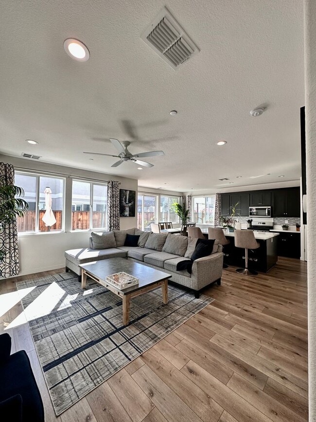 Building Photo - North Natomas Home