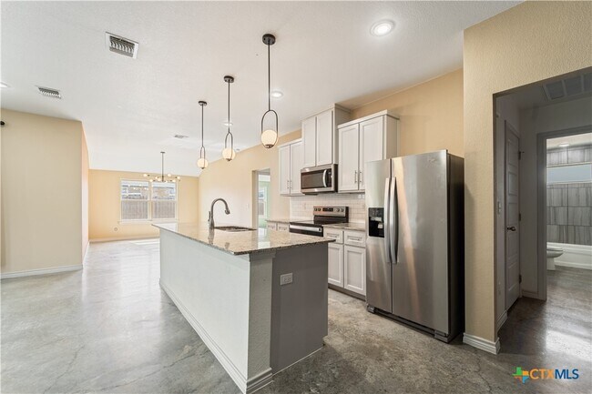 Building Photo - 742 Freedom Cir