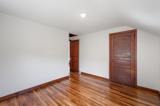Building Photo - AVAILABLE OCT 1ST!! RENOVATED 3-BEDROOM PENN HILLS!!