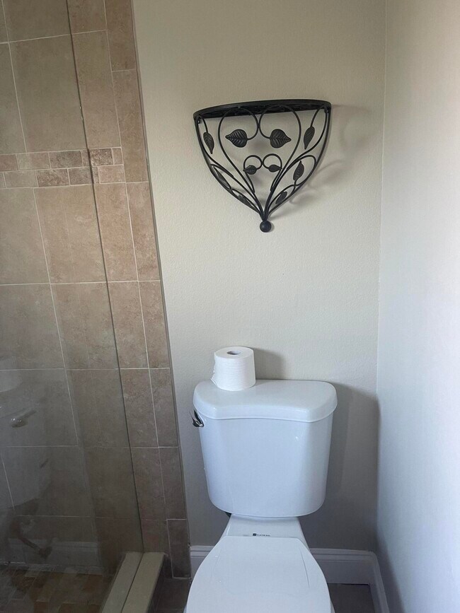 Building Photo - 1851 SW Inlander Ave