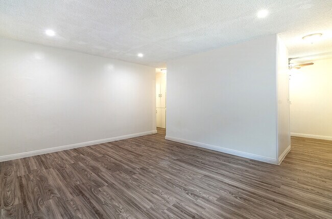 Building Photo - Coh20436