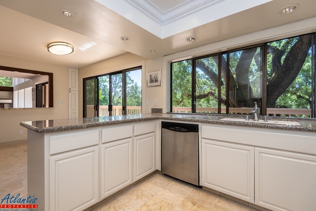 Building Photo - Beautiful Los Gatos Home | Remodeled | Ama...
