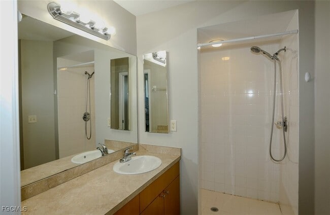 Building Photo - 4112 SW 6th Pl