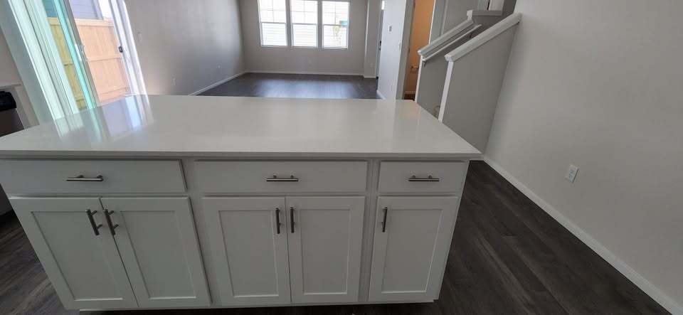 Building Photo - 2215 Livesay Ln