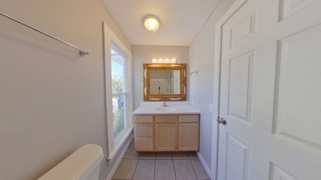 Building Photo - 3 Bedroom Home