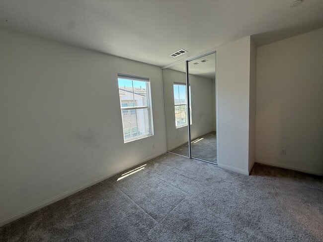 Building Photo - Luxury Townhome 3 level 2 car garage  modern kitchen must see charmer $3350