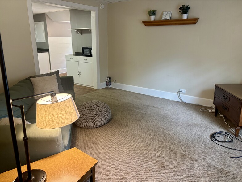 Living room - 606 Dewey Ave