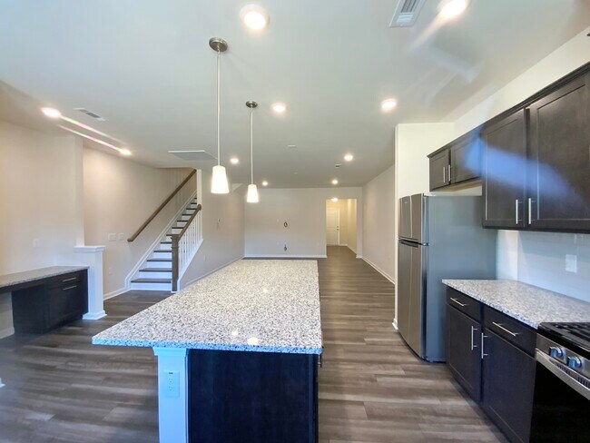 Building Photo - 836 Falls Grove Trl