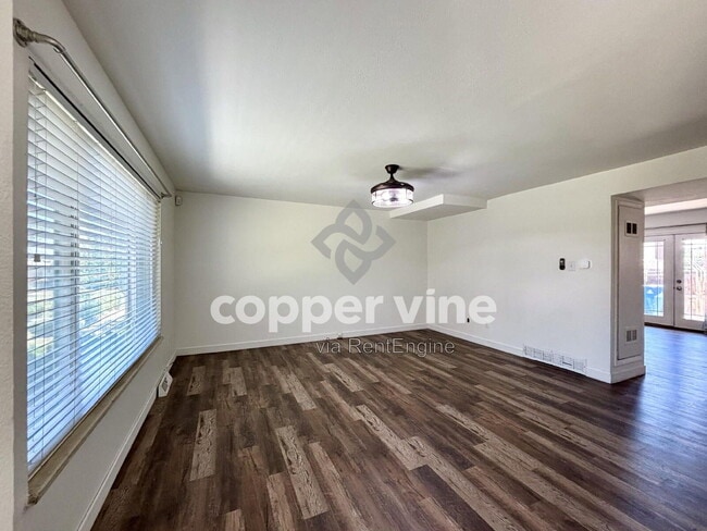 Building Photo - 8748 Mariposa St