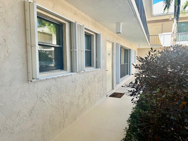 Building Photo - 1 SE Turtle Creek Dr