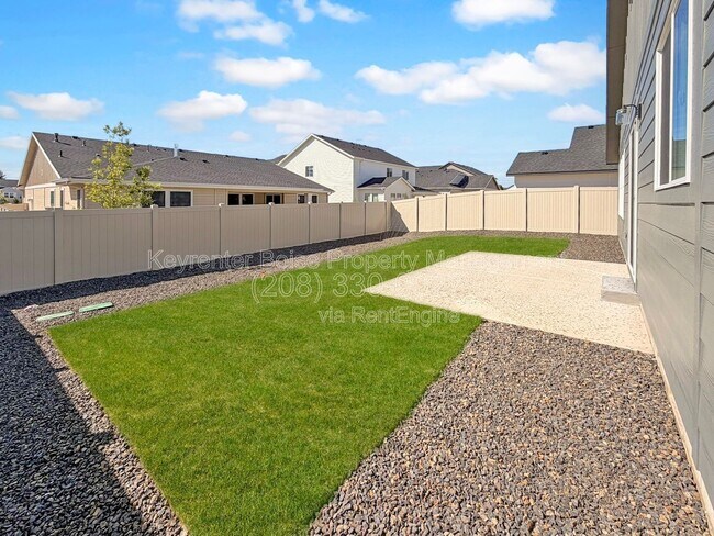 Building Photo - 2415 N Silver Wolf Ave