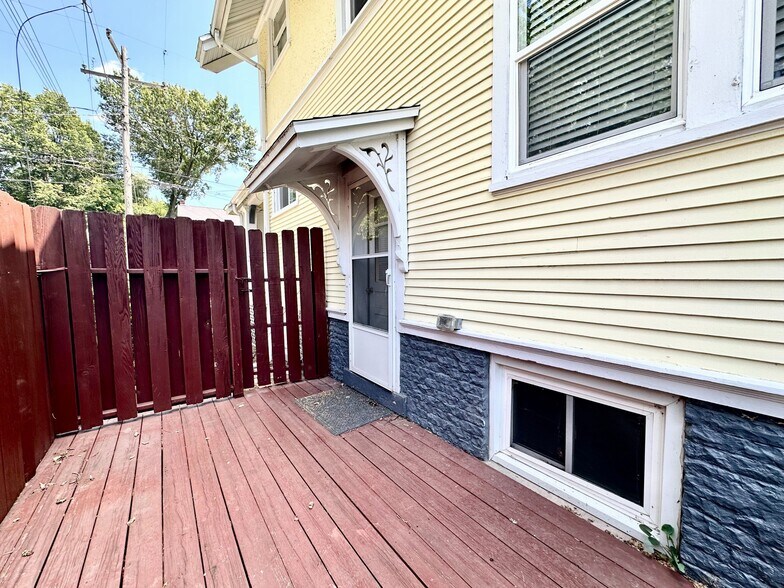 Building Photo - 506 N McLean St
