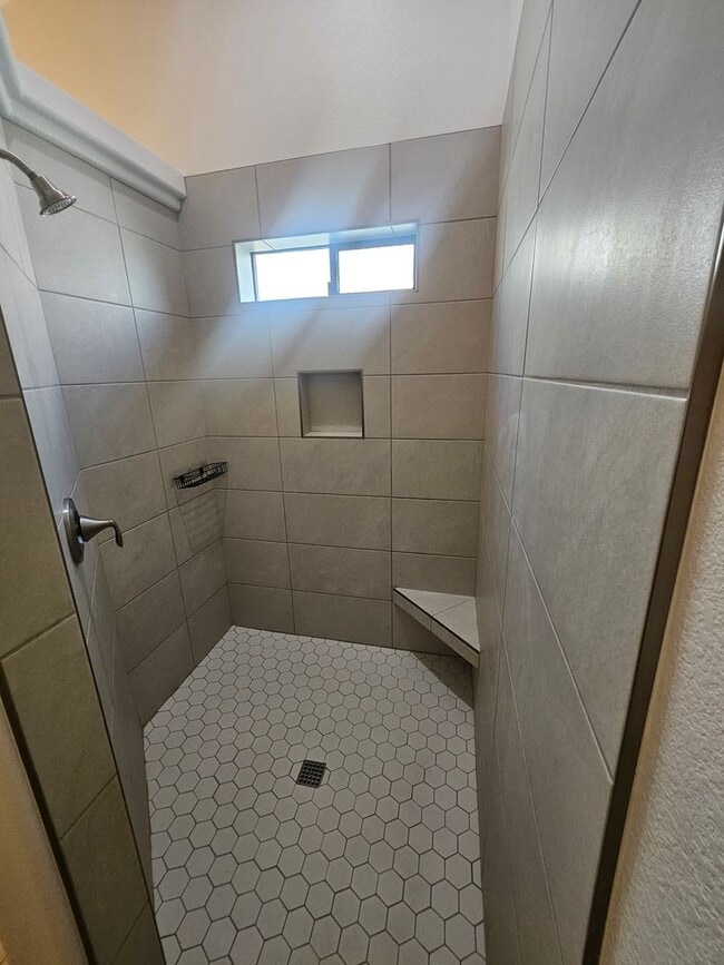 Building Photo - Los Lagos 3 Bed Room Home with Lake Views