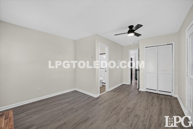 Building Photo - 2849 W Laskey Rd