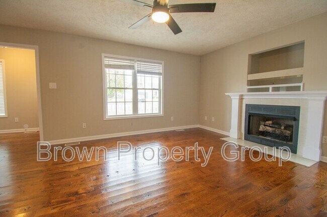 Building Photo - 3685 Pioneer Dr