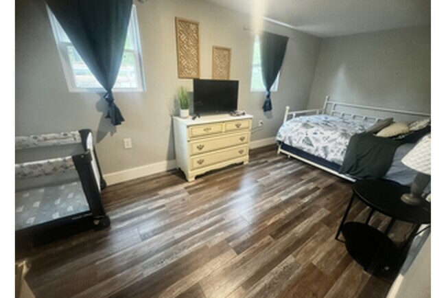 Building Photo - 829 Portage Lakes Drive