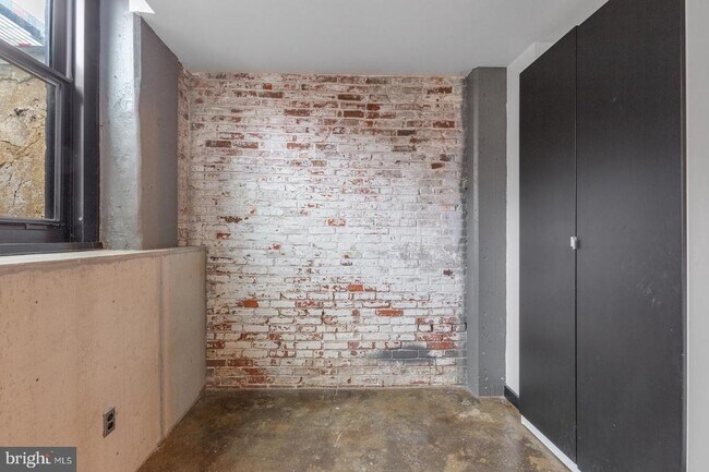 Building Photo - 1701 Tulip St