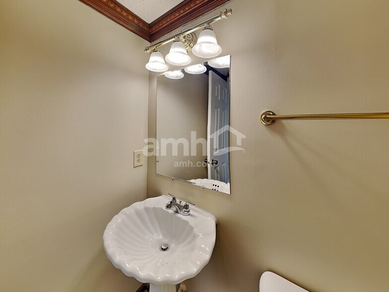 Building Photo - 2419 Hoose Dr