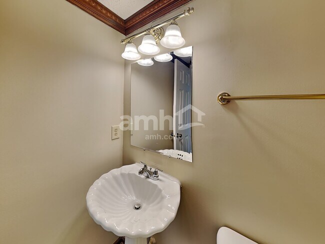 Building Photo - 2419 Hoose Dr