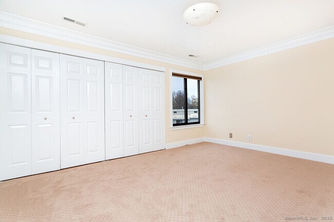 Building Photo - 13 Lawson Ln