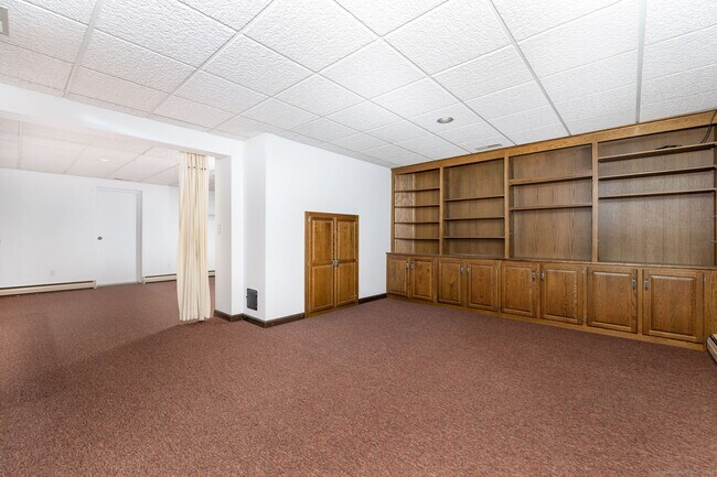 Building Photo - 428 Maple St