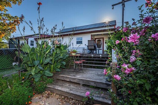 Building Photo - Furnished 3 Bed / 2 Bath Rental Near Lake Texoma – Utilities Included!