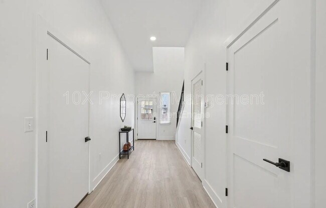 Building Photo - 92 E Innis Ave