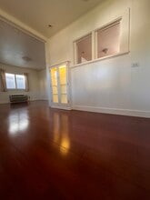 Building Photo - 118 E Chelan Ave