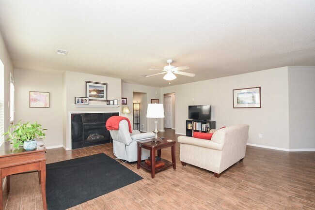 Building Photo - 7210 Foxwood Fair Ln