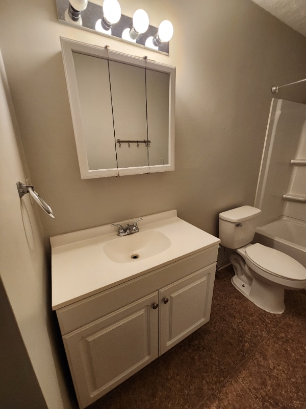 Building Photo - 1105 W Maple St