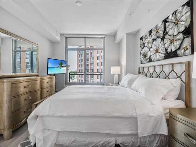 Building Photo - 4836 Rugby Ave