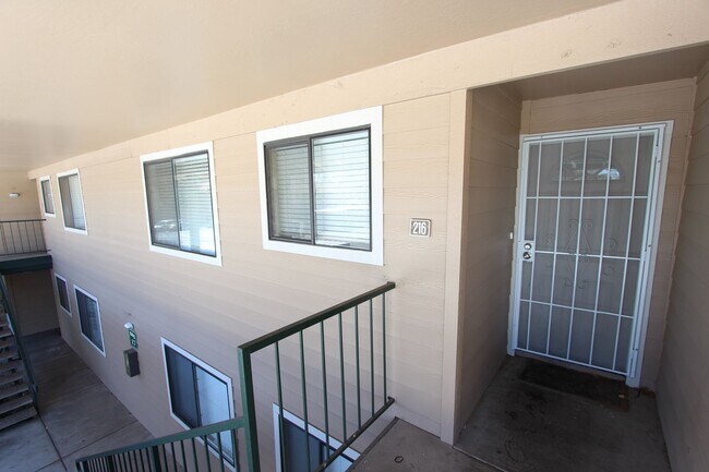 Building Photo - Furnished 2BR, 2BA Condo in University Heights
