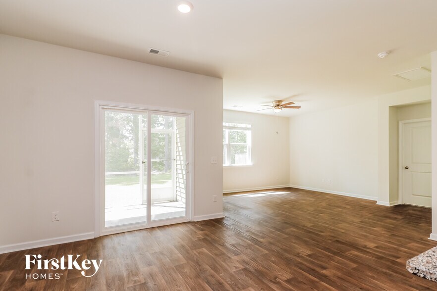 Building Photo - 544 Wayton Cir