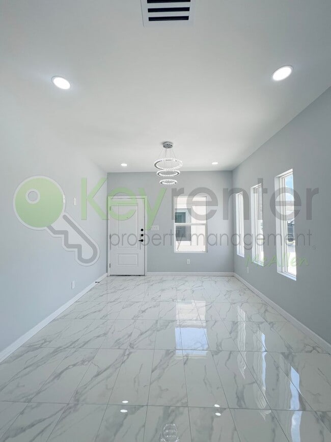 Building Photo - 1st month FREE! 3b/2bath Apartment in Edinburg-Don't Miss Out!