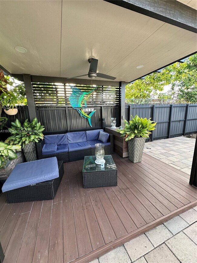 Building Photo - 5010 E 1st Ave