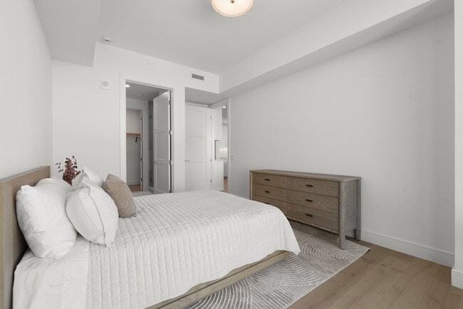 Building Photo - 2425 Peachtree Rd NE