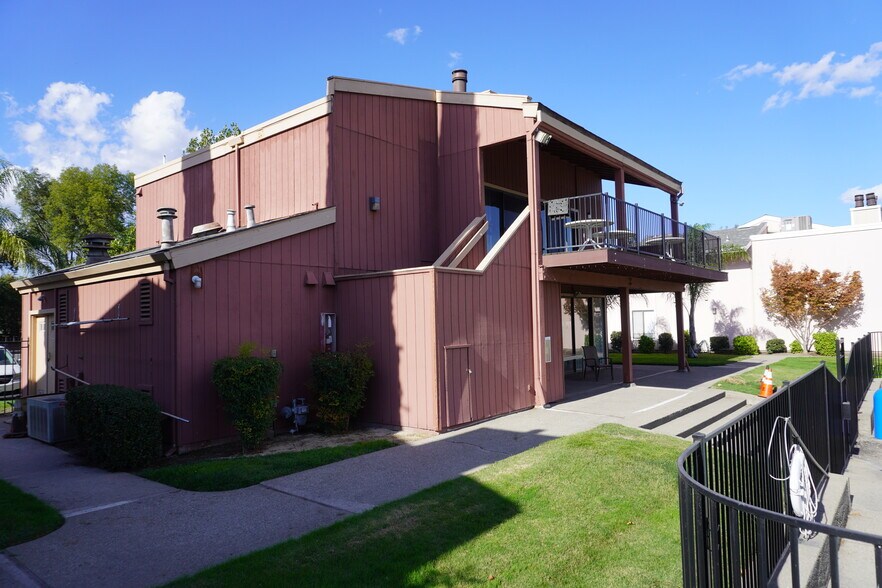 Clubhouse which can be rented for parties and events - 6518 Embarcadero Dr
