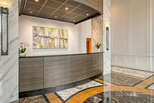 Building Photo - 800 N Tamiami Trl