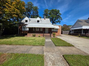 Building Photo - Charming brick ranch in Ellsworth