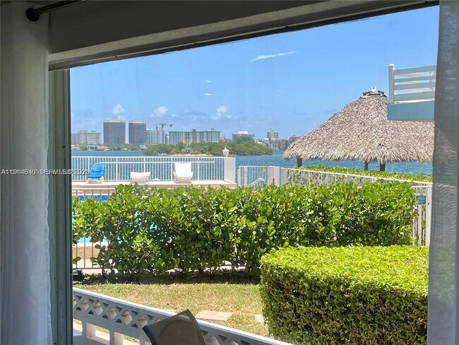 Building Photo - 2700 NE 135th St