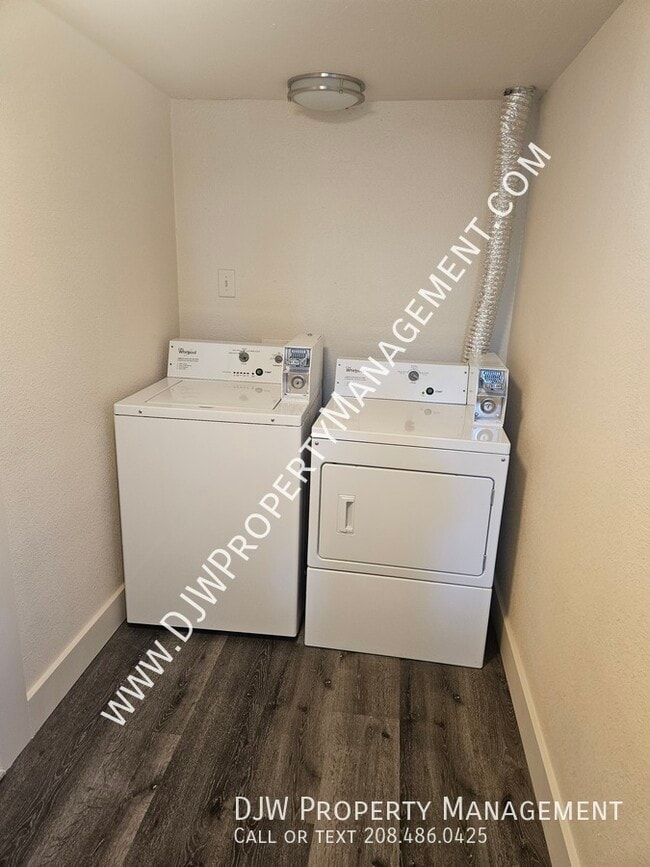 Building Photo - 506 5th Ave S