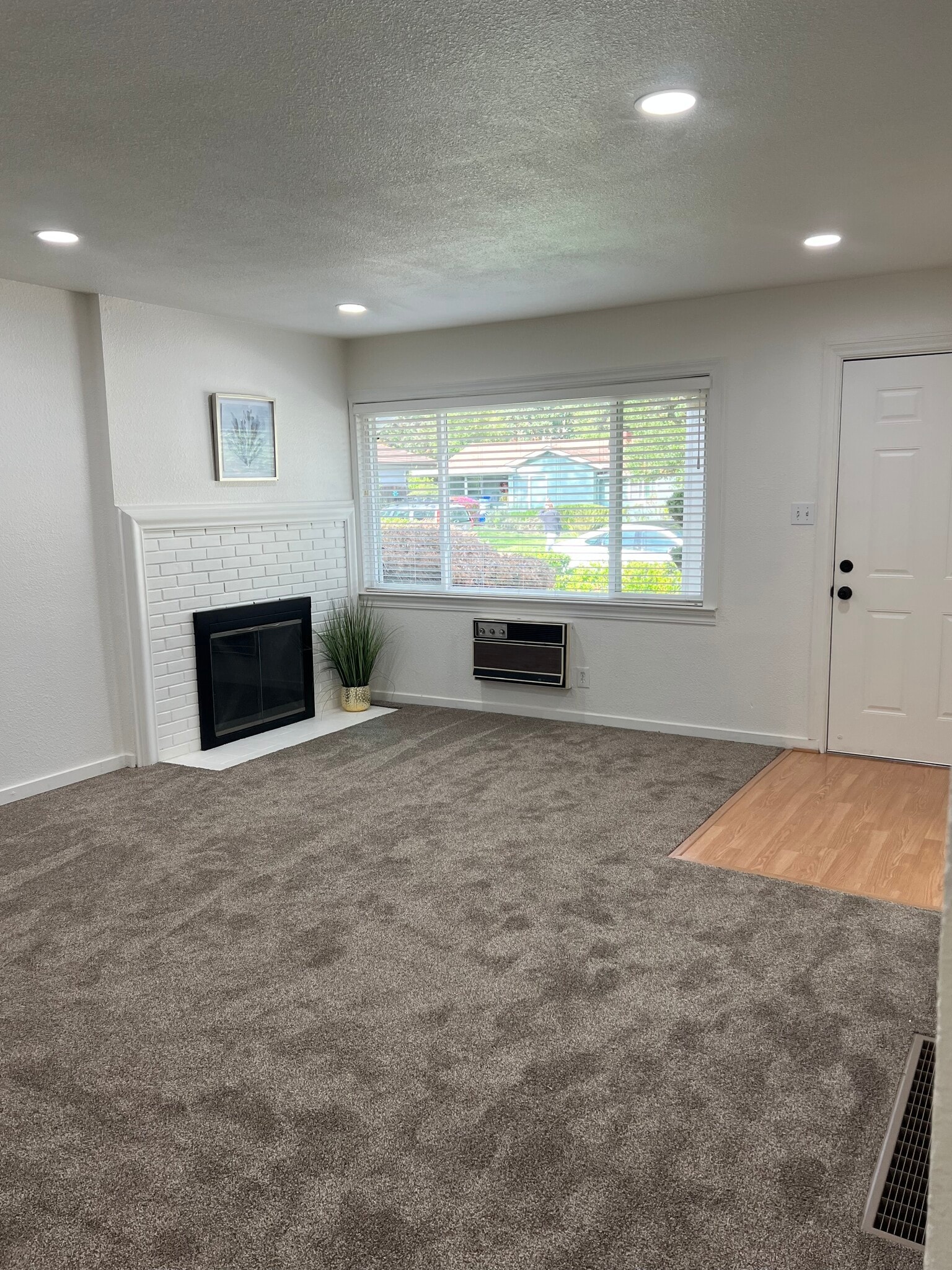 Building Photo - 3701 Mosswood Dr