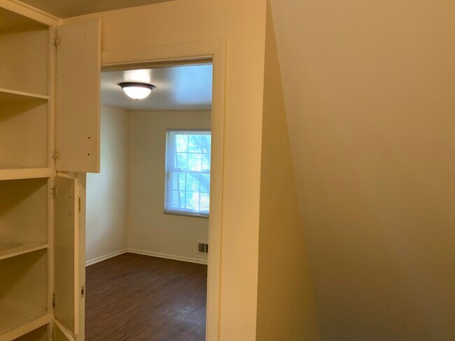 Building Photo - 5720 Beechcroft Rd