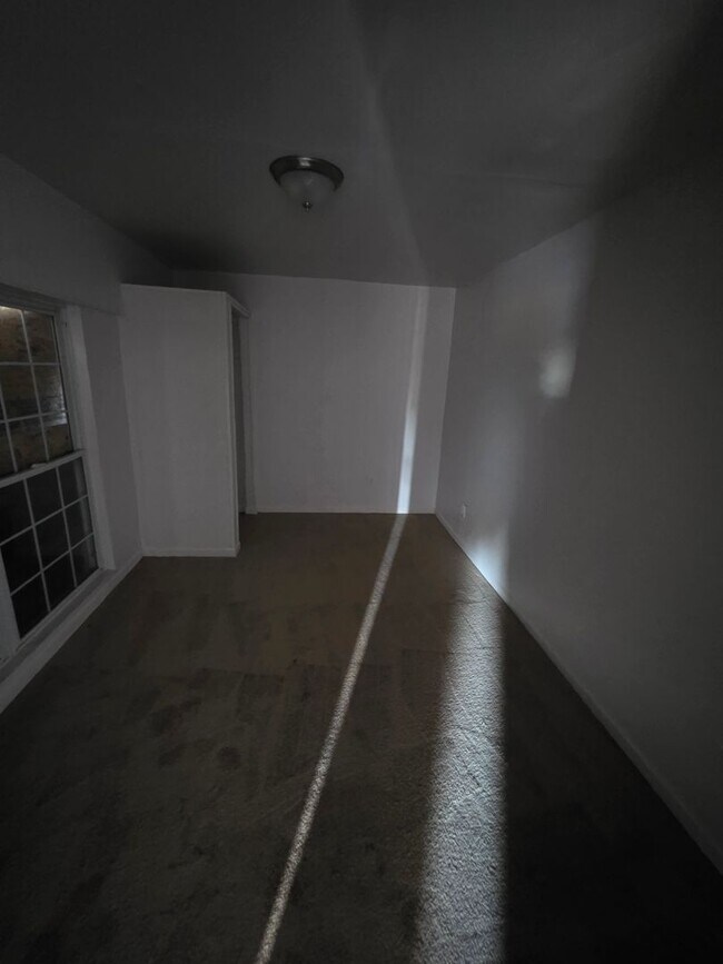 Building Photo - LIMITED TIME**1/2 OFF DEPOSIT**