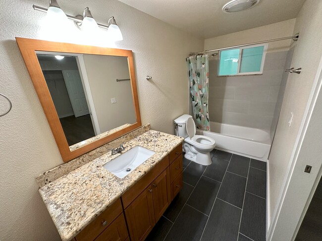 Attached Master bathroom - 17731 NE 88th Pl