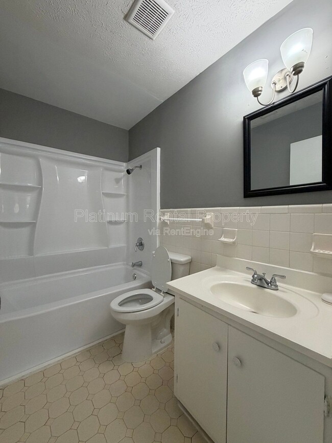 Building Photo - 1492 Waverly Way